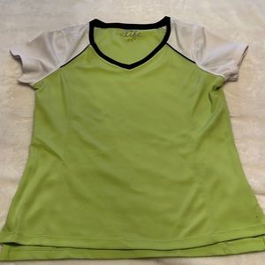 Active t shirt with breathable fabric
